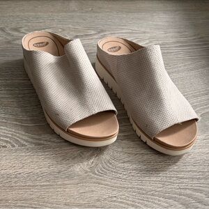 [PZ056] NWOT DR. SCHOLL'S GO FOR IT PLATFORM SLIP-ON SANDAL IN BEIGE